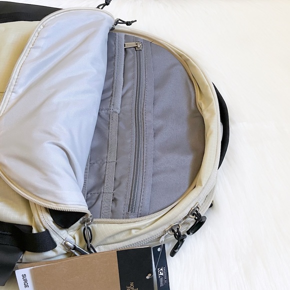 The North Face Men’s Surge 31 Liter Backpack - Picture 6 of 10